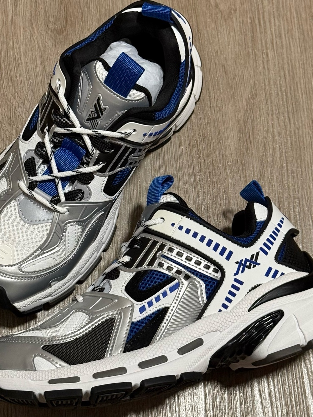 Javi Emerge Chunky  Sneakers White Blue Silver Size 6.5Y… Woman’s Size 8 New